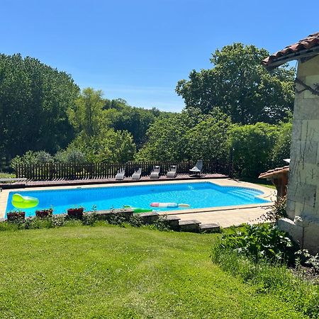 Entire Apartment With Swimming Pool Near Aubeterre Saint-Romain  Exterior foto