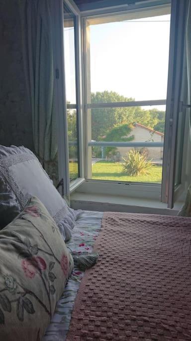 Entire Apartment With Swimming Pool Near Aubeterre Saint-Romain  Exterior foto
