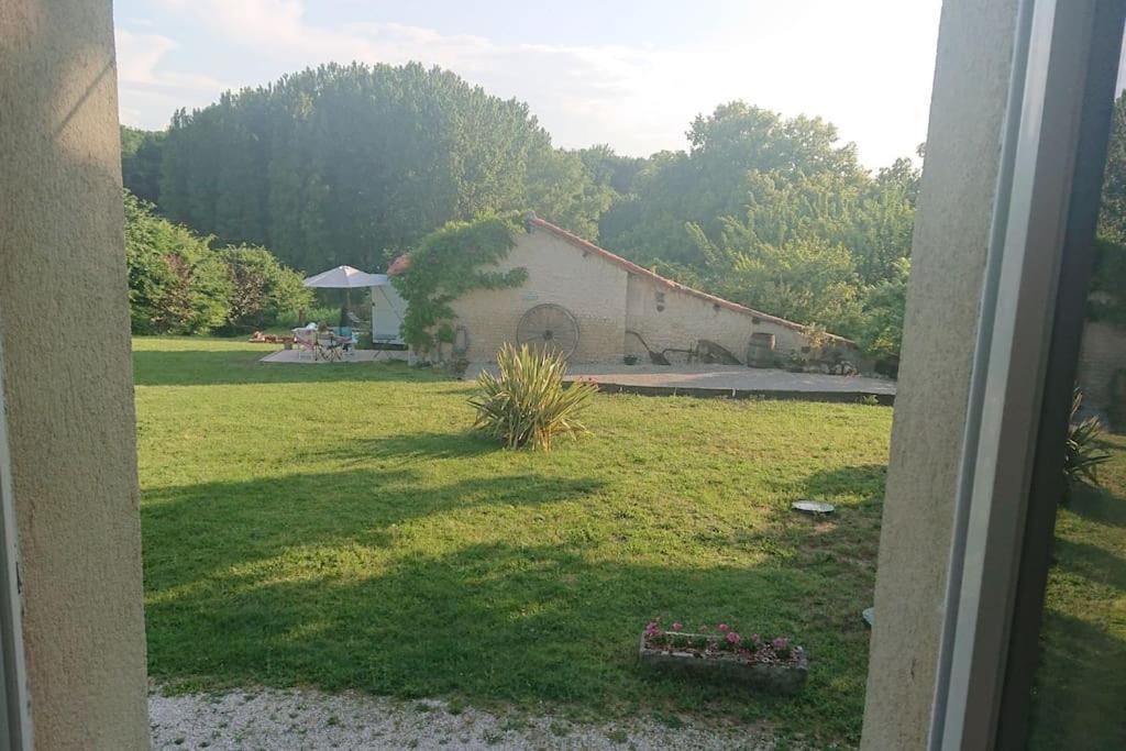 Entire Apartment With Swimming Pool Near Aubeterre Saint-Romain  Exterior foto
