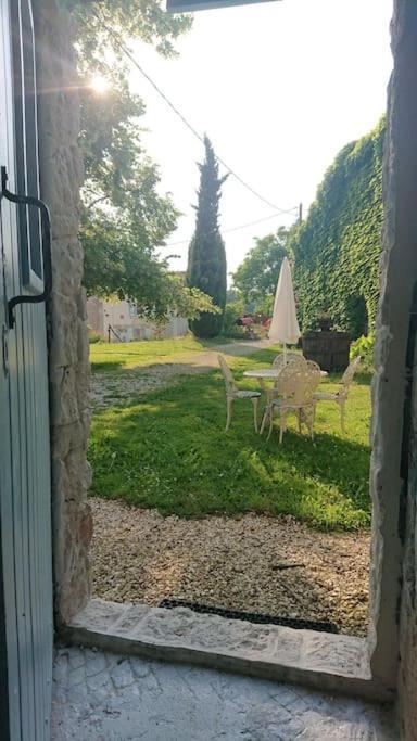 Entire Apartment With Swimming Pool Near Aubeterre Saint-Romain  Exterior foto