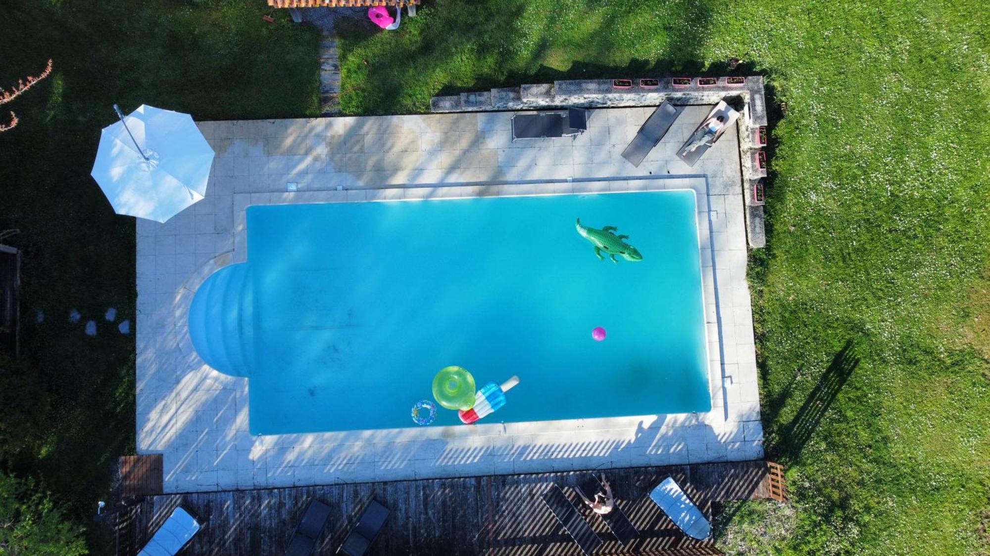 Entire Apartment With Swimming Pool Near Aubeterre Saint-Romain  Exterior foto