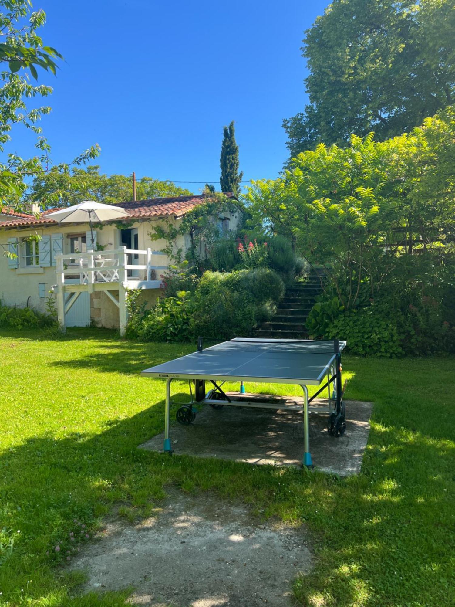 Entire Apartment With Swimming Pool Near Aubeterre Saint-Romain  Exterior foto