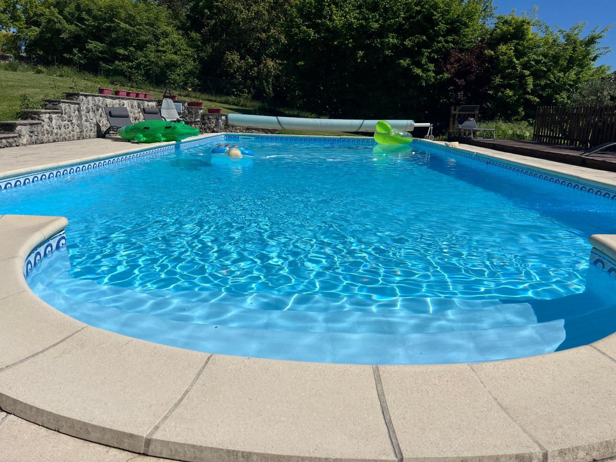 Entire Apartment With Swimming Pool Near Aubeterre Saint-Romain  Exterior foto